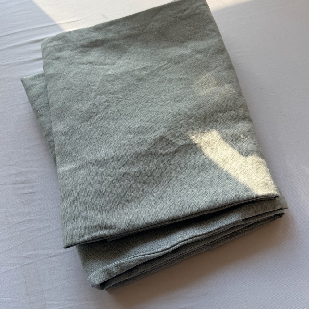 QUINCE Soft Green 100% Italian Linen Standard Pillowcase Set of 2 NWOT - Picture 2 of 5